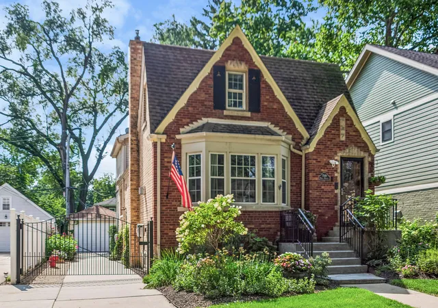 Photo 1 of Single family home for sale at 7049 N Moselle Ave, Chicago, IL 60646 | MLS# 12762673 | Listing updated on 2026-09-24