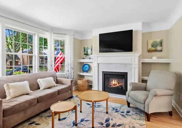 Photo 4 of Single family home for sale at 7049 N Moselle Ave, Chicago, IL 60646 | MLS# 12762673 | Listing updated on 2026-09-24
