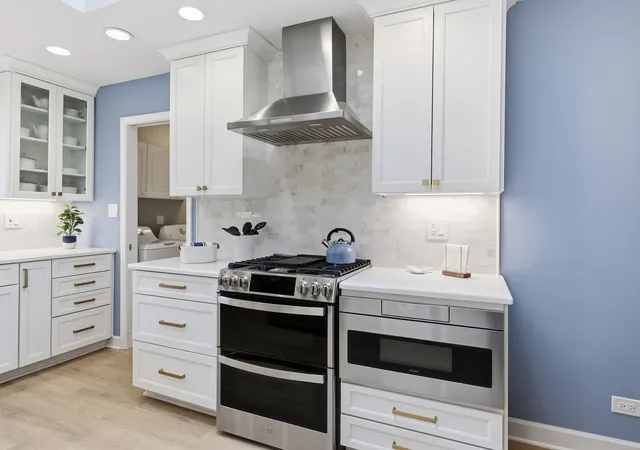 Photo 3 of Sale Pending at 9 Dartford Ln, Schaumburg, IL 60194 | MLS# 12762682 | Listing updated on 2026-09-24