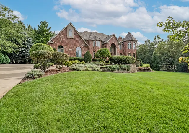 Photo 3 of Single family home for sale at 14044 W Austrian Ct, Homer Glen, IL 60491 | MLS# 12762689 | Listing updated on 2026-09-28