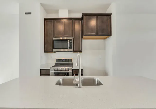 Photo 3 of Townhouse for sale at 2040 Yellowstone Blvd, Mundelein, IL 60060 | MLS# 12762698 | Listing updated on 2026-09-20