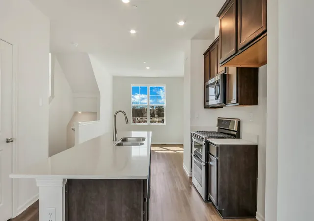 Photo 4 of Townhouse for sale at 2040 Yellowstone Blvd, Mundelein, IL 60060 | MLS# 12762698 | Listing updated on 2026-09-20