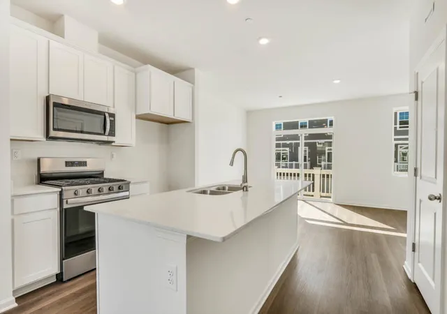 Photo 1 of Townhouse for sale at 2042 Yellowstone Blvd, Mundelein, IL 60060 | MLS# 12762729 | Listing updated on 2026-09-19
