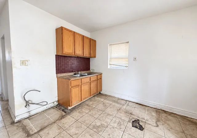 Listing Photo 4 - Condo for sale in building located at 926 N Lavergne Ave, Chicago, IL 60651