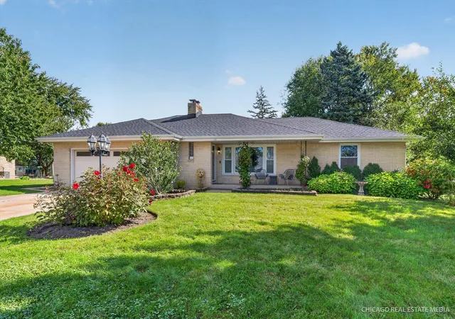 Photo 1 of Single family home for sale at 465 N Shady Oaks Dr, Elgin, IL 60120 | MLS# 12762734 | Listing updated on 2026-10-08