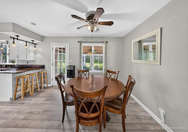 Photo 4 of Single family home for sale at 465 N Shady Oaks Dr, Elgin, IL 60120 | MLS# 12762734 | Listing updated on 2026-10-08