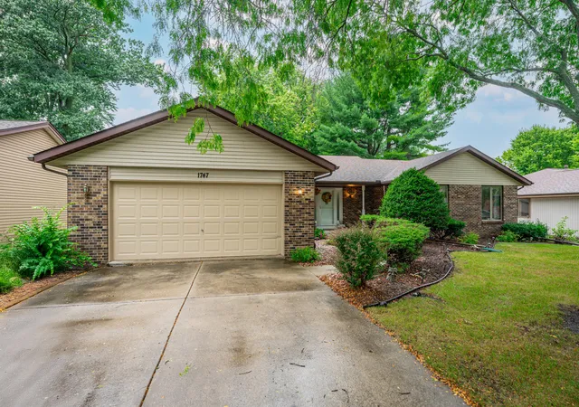 Photo 2 of Sale Pending at 1747 Arnold Ave, Rockford, IL 61108 | MLS# 12762741 | Listing updated on 2026-09-21