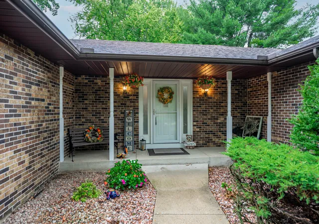 Photo 3 of Sale Pending at 1747 Arnold Ave, Rockford, IL 61108 | MLS# 12762741 | Listing updated on 2026-09-21