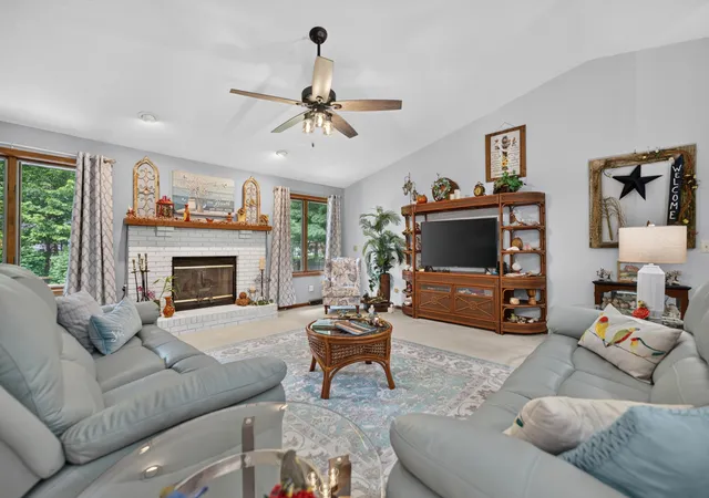 Photo 4 of Sale Pending at 1747 Arnold Ave, Rockford, IL 61108 | MLS# 12762741 | Listing updated on 2026-09-21