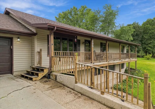 Photo 1 of Single family home for sale at 208 Willow Ln, Dixon, IL 61021 | MLS# 12762752 | Listing updated on 2026-10-09