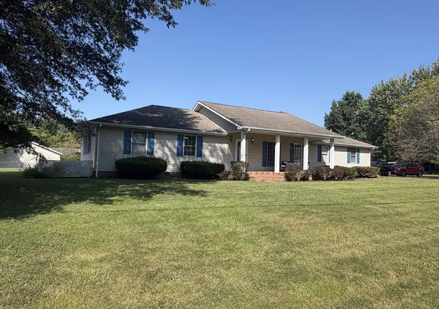 Photo 2 of Single family home for sale at 2815 Spruce Dr, Metropolis, IL 62960 | MLS# 12762753 | Listing updated on 2026-09-22