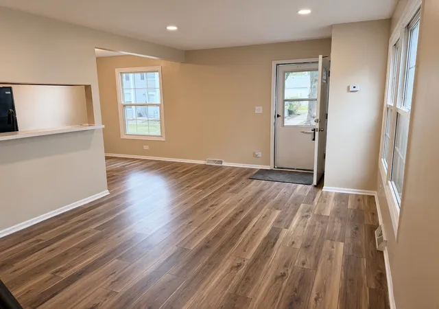 Photo 3 of Condo for sale at 506 Darlene Ln #B, Glendale Heights, IL 60139 | MLS# 12762765 | Listing updated on 2026-09-23