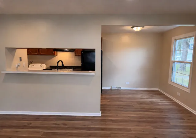 Photo 4 of Condo for sale at 506 Darlene Ln #B, Glendale Heights, IL 60139 | MLS# 12762765 | Listing updated on 2026-09-23