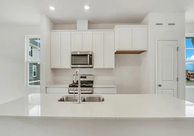 Photo 3 of Townhouse for sale at 2046 Yellowstone Blvd, Mundelein, IL 60060 | MLS# 12762778 | Listing updated on 2026-09-20