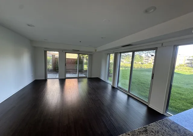 Listing Photo 4 - Condo for sale in building located at 401 Kelburn Rd, Deerfield, IL 60015 - Unit #114