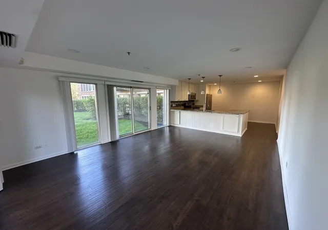 Listing Photo 5 - Condo for sale in building located at 401 Kelburn Rd, Deerfield, IL 60015 - Unit #114