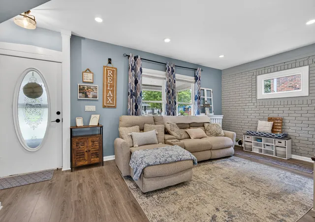 Photo 3 of Single family home for sale at 29 N Ahrens Ave, Lombard, IL 60148 | MLS# 12762797 | Listing updated on 2026-09-24