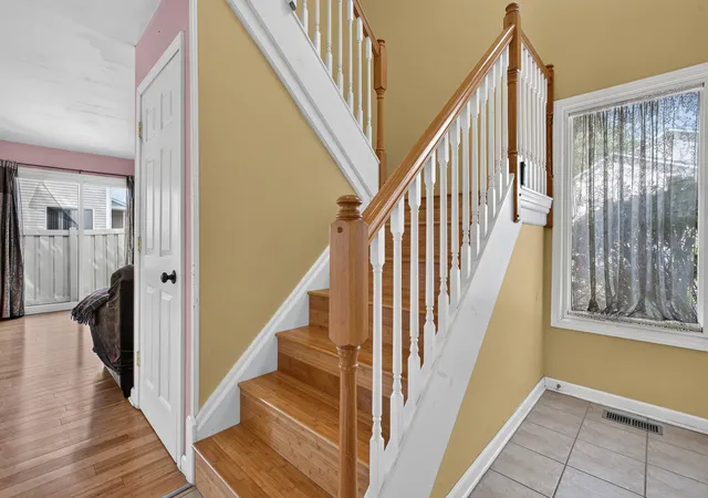 Photo 3 of Townhouse for sale at 1042 E Randville Dr, Palatine, IL 60074 | MLS# 12762798 | Listing updated on 2026-09-23