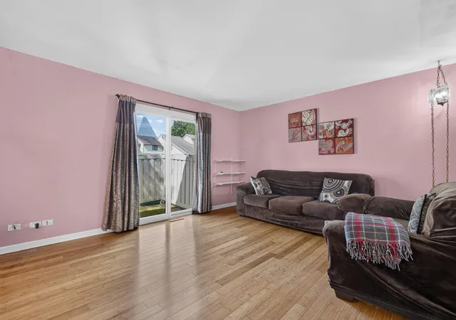 Photo 4 of Townhouse for sale at 1042 E Randville Dr, Palatine, IL 60074 | MLS# 12762798 | Listing updated on 2026-09-23