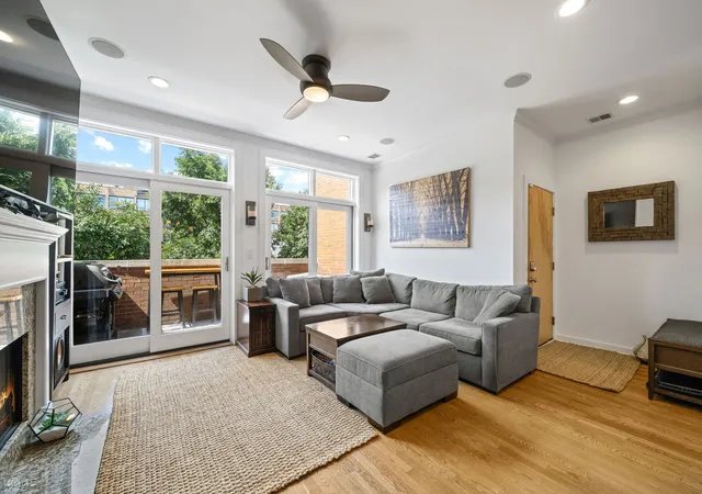Photo 3 of Condo for sale at 679 N Peoria St #4S, Chicago, IL 60642 | MLS# 12762799 | Listing updated on 2026-09-23