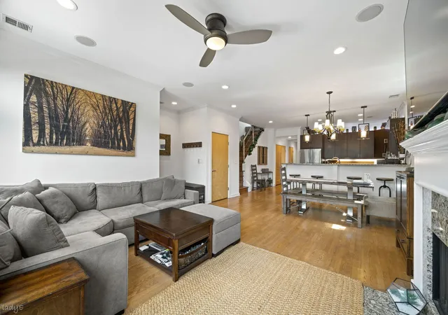 Photo 4 of Condo for sale at 679 N Peoria St #4S, Chicago, IL 60642 | MLS# 12762799 | Listing updated on 2026-09-23