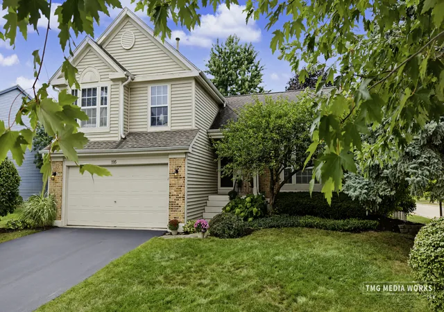 Single family home for sale at 195 Meadow Lakes Blvd, Aurora, IL 60504 | MLS# 12762811