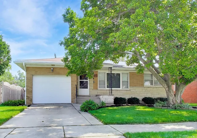 Photo 1 of Single family home for sale at 909 Worcester Ave, Westchester, IL 60154 | MLS# 12762825 | Listing updated on 2026-09-20