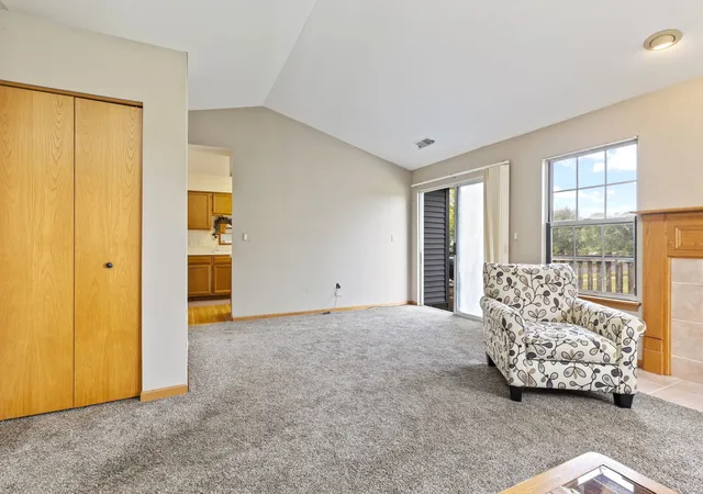 Photo 4 of House for sale at 402 Gloria Ln, Oswego, IL 60543 | MLS# 12762844 | Listing updated on 2026-09-30