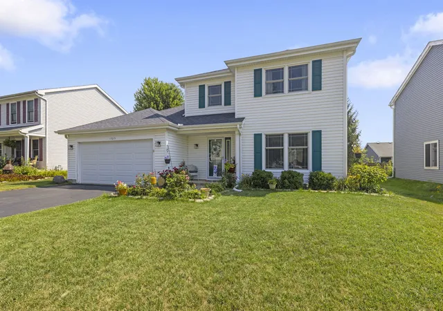 Photo 1 of Single family home for sale at 1525 Candlewood Dr, Crystal Lake, IL 60014 | MLS# 12762851 | Listing updated on 2026-09-23