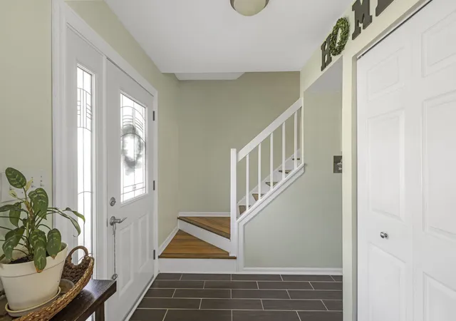 Photo 2 of Single family home for sale at 1525 Candlewood Dr, Crystal Lake, IL 60014 | MLS# 12762851 | Listing updated on 2026-09-23