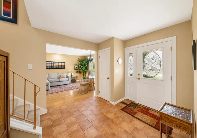 Photo 3 of Single family home for sale at 1170 Green Knls Dr, Buffalo Grove, IL 60089 | MLS# 12762854 | Listing updated on 2026-09-25