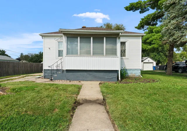 Photo 1 of Single family home for sale at 2629 39th Avenue, Moline, IL 61265 | MLS# 12762857 | Listing updated on 2026-09-24