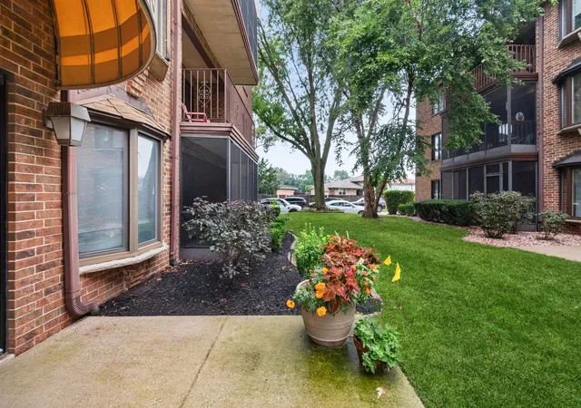 Photo 3 of Condo for sale at 13547 Lamon Ave #402, Crestwood, IL 60418 | MLS# 12762862 | Listing updated on 2026-09-23