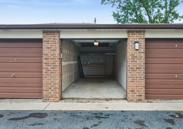 Listing Photo 4 - Condo for sale in building located at 13547 Lamon Ave, Crestwood, IL 60418 - Unit #402
