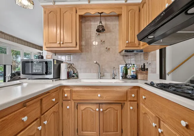 Photo 3 of Single family home for sale at 9915 S Kenton Ave, Oak Lawn, IL 60453 | MLS# 12762864 | Listing updated on 2026-09-25