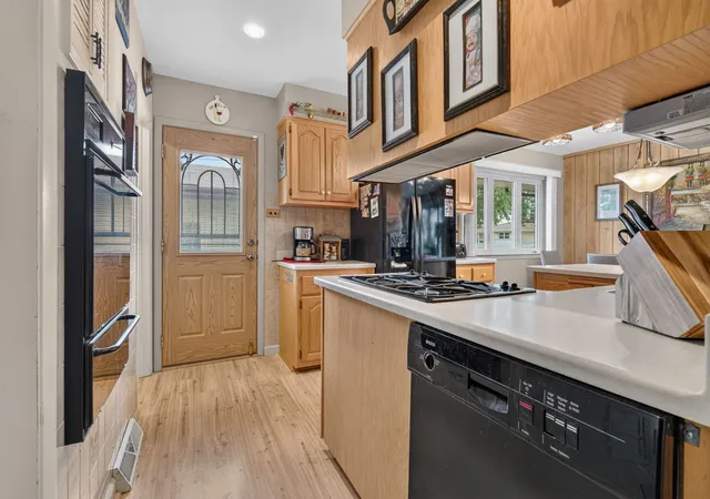 Photo 4 of Single family home for sale at 9915 S Kenton Ave, Oak Lawn, IL 60453 | MLS# 12762864 | Listing updated on 2026-09-25
