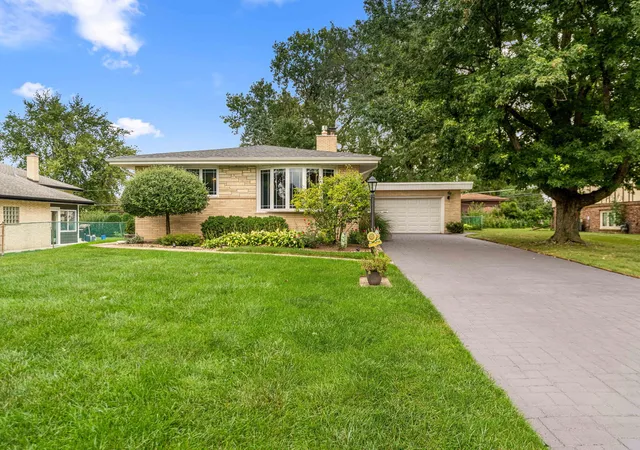 Photo 3 of Single family home for sale at 12449 S Mcvickers Ave, Palos Heights, IL 60463 | MLS# 12762871 | Listing updated on 2026-10-07