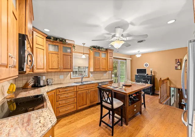 Photo 2 of Single family home for sale at 12449 S Mcvickers Ave, Palos Heights, IL 60463 | MLS# 12762871 | Listing updated on 2026-10-20