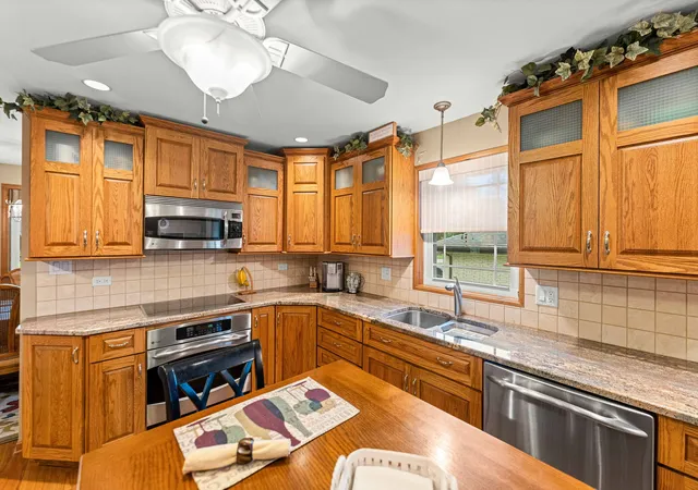Photo 3 of Single family home for sale at 12449 S Mcvickers Ave, Palos Heights, IL 60463 | MLS# 12762871 | Listing updated on 2026-10-20