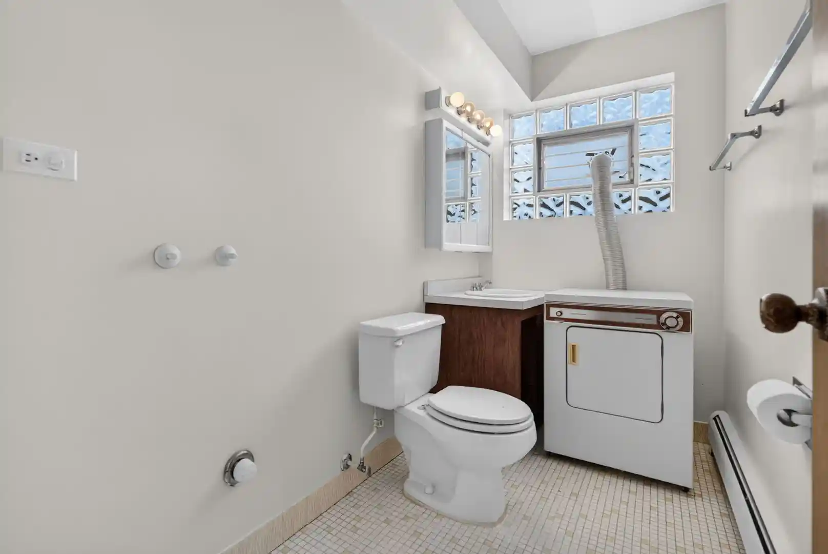 Listing Photo 20 - Condo for sale in 6150 S Kensington Ave located at 6150 S Kensington Ave, Countryside, IL 60525 - Unit #101c