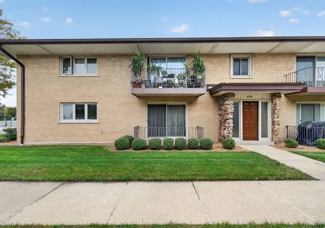 Listing Photo 4 - Condo for sale in building located at 6150 S Kensington Ave, Countryside, IL 60525 - Unit #101c