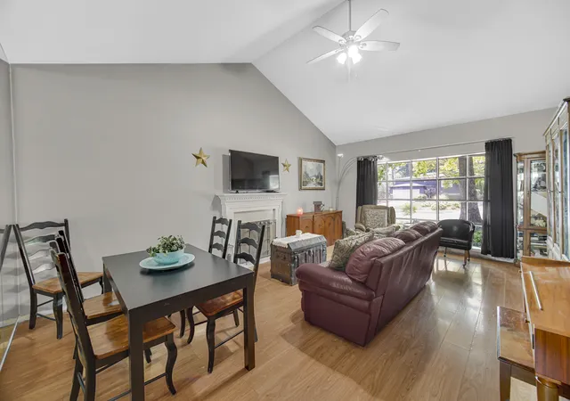 Photo 4 of Single family home for sale at 418 Earl Ave, Joliet, IL 60436 | MLS# 12762893 | Listing updated on 2026-09-23