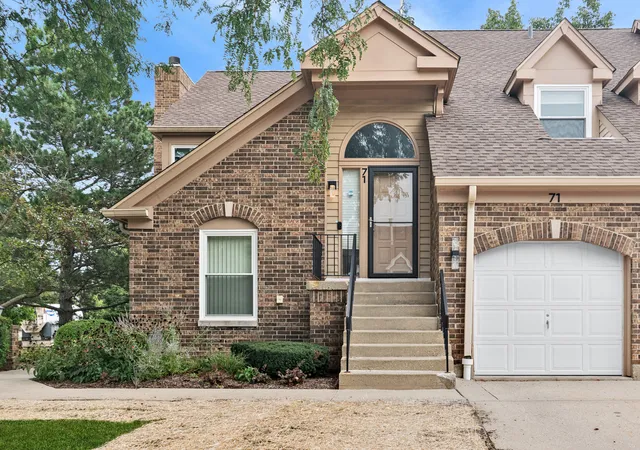 Photo 1 of Townhouse for sale at 71 Willow Pkwy #72-2, Buffalo Grove, IL 60089 | MLS# 12762894 | Listing updated on 2026-09-25