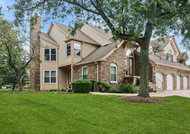 Photo 2 of Townhouse for sale at 71 Willow Pkwy #72-2, Buffalo Grove, IL 60089 | MLS# 12762894 | Listing updated on 2026-09-25