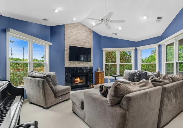Photo 3 of Townhouse for sale at 71 Willow Pkwy #72-2, Buffalo Grove, IL 60089 | MLS# 12762894 | Listing updated on 2026-09-25