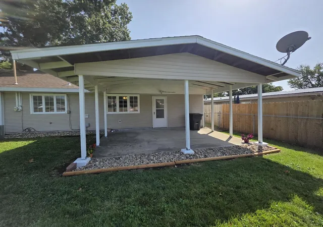 Photo 2 of Single family home for sale at 511 Lenane Dr, Quincy, IL 62301 | MLS# 12762898 | Listing updated on 2026-09-19