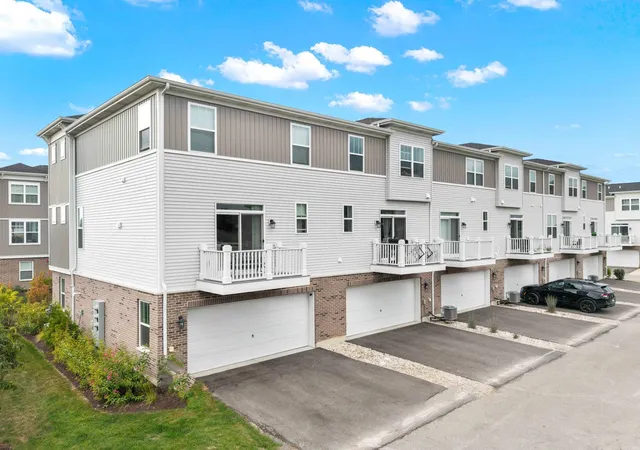 Photo 1 of Townhouse for sale at 1125 Dock St, Des Plaines, IL 60018 | MLS# 12762902 | Listing updated on 2026-09-23