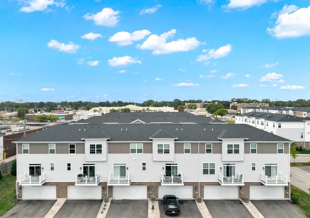 Photo 2 of Townhouse for sale at 1125 Dock St, Des Plaines, IL 60018 | MLS# 12762902 | Listing updated on 2026-09-23