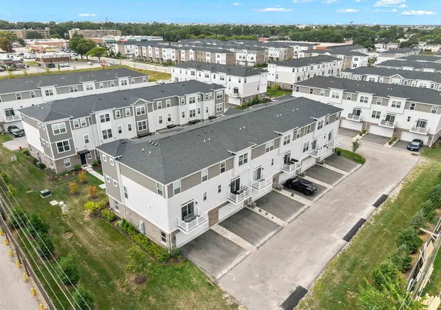 Photo 3 of Townhouse for sale at 1125 Dock St, Des Plaines, IL 60018 | MLS# 12762902 | Listing updated on 2026-09-23