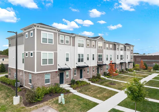 Photo 4 of Townhouse for sale at 1125 Dock St, Des Plaines, IL 60018 | MLS# 12762902 | Listing updated on 2026-09-23